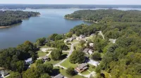 Sunny home across from Lake Barkley, fenced yard patio w/grill convenient to LBL