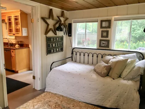 Spacious updated home near Lake Superior walk to restaurants, breweries, beach