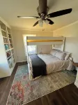Lake Erie Escape! Lake Views, Private Beach, 20 min to Cedar Point + Jet Express