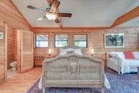 Mata'Zamo Cowboy Pool Cliffside Cabin, 900 Acres w/Trails, Farm Animals, Hiking