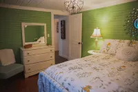 The Biketrail Bungalow-easily accessible and convenient to everything