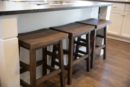 Beautiful Bristol Bungalow w/ Firepit- 5 mins to downtown & 6 mins to Casino