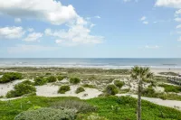 Beautiful corner Oceanfront Condo With Breathtaking Beach Views, Hotels in Fernandina Beach