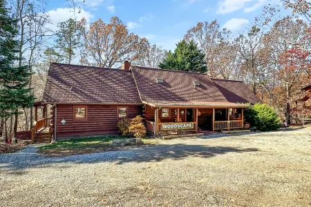 Stay at the Deer and Visit Callaway's Fantasy in Lights - Fiber Wifi!