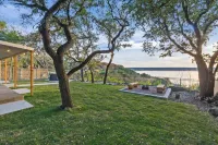 Blue Vista, lake view, hot tub, fire pit, covered patio