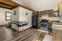 Cozy Studio Apartment Maple Falls, with Hot Tub