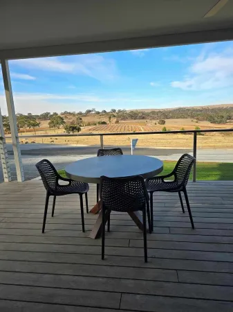 Neagles Retreat Villa 8-1 Bedroom Plus a Sofa Bed Отели в г. Гиллентаун