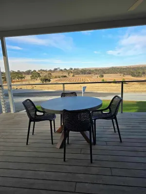 Neagles Retreat Villa 8-1 Bedroom Plus a Sofa Bed