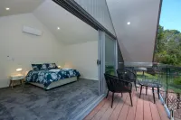Serenity HG4: Brand New Town House with absolute NP frontage and superb views