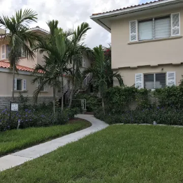 Beautiful Wide Bayfront Villa la Vue unit