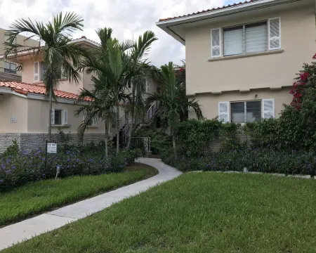 Beautiful Wide Bayfront Villa la Vue unit Hotéis em Surfside