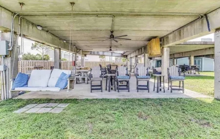 Family Friendly Bayside Condo With Pool And Fishing Pier