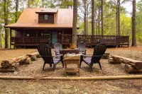 Traditional and Cozy Cabin Minutes from Broken Bow State Park on 1 Acre - Chalets