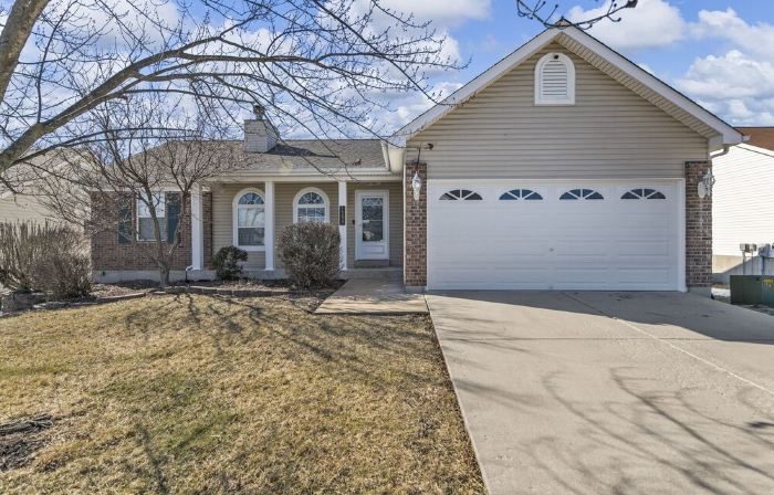 O'Fallon Edge Oasis- 4bd/3bt, Wooded Backyard, Office, Great Family Getaway
