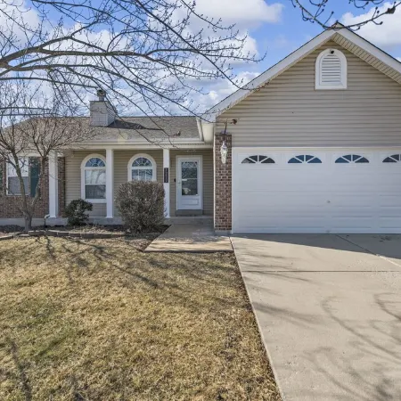 O'Fallon Edge Oasis- 4bd/3bt, Wooded Backyard, Office, Great Family Getaway