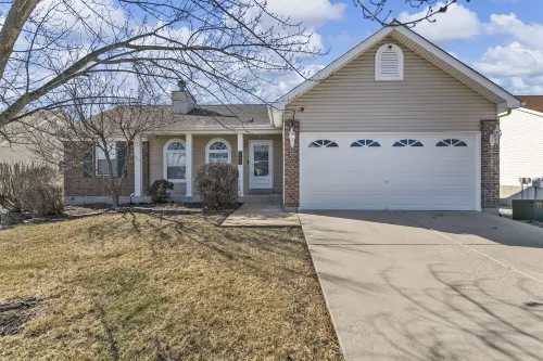 O'Fallon Edge Oasis- 4bd/3bt, Wooded Backyard, Office, Great Family Getaway Hotels in O'Fallon