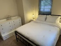 Charming Lake Community Bungaloo. Comfortable living with 86 inch tv!