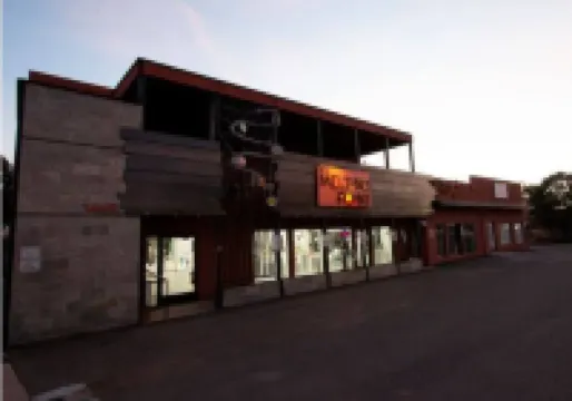 Gamer's Lounge! Arcade, Board Games, King Bed!