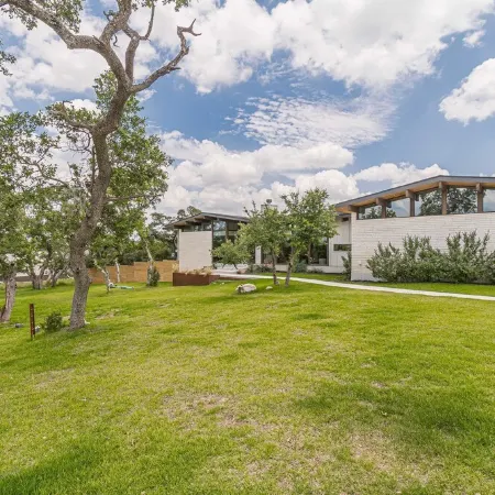 MidMod Luxury Retreat- Heated Pool and Spa, Game Room, Fire Pit, Sleeps 12