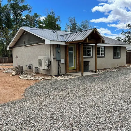 Cozy House - Close to biking/Pet Friendly
