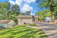 Charming 3-Bedroom Bungalow with WiFi in Bham, 12 Mins from UAB.  호텔