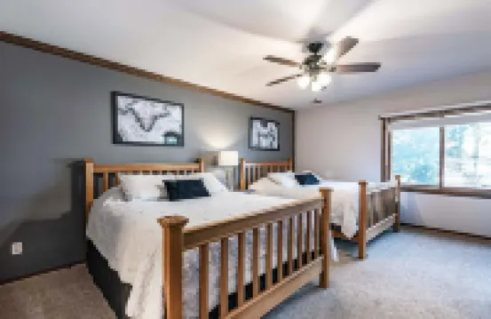 Poolside Villa on Lake Delton