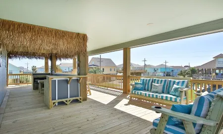 S.S. Esmeralda-Newly built home-3min from beach