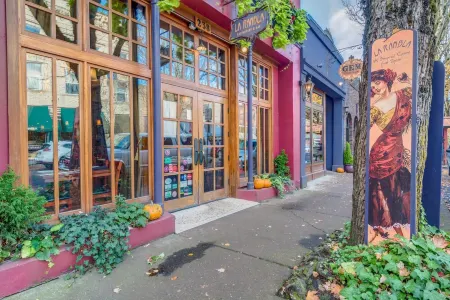 Incredible Luxury Loft in Historic Downtown McMinnville