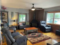 Lakefront home with amazing sunsets, fall foliage!