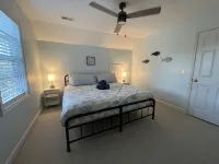 Relaxing getaway - walking distance to beach, ice cream shop, putt putt and more