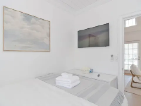 The Beach Nest-Lux Cottage Steps to the Beach クリントンのホテル