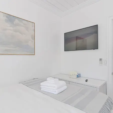 The Beach Nest-Lux Cottage Steps to the Beach Отели в г. Клинтон