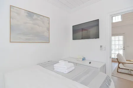 The Beach Nest-Lux Cottage Steps to the Beach