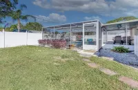 Wonderful Pool Home w Screened Lanai. Well Maintained Clean Quiet Great Location