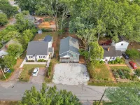 Near Downtown 3 Bedroom Home with King beds+ Parking+Deck Hotels in Sans Souci