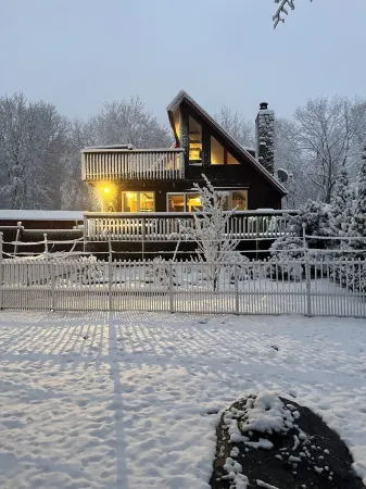 Cozy Lake Escape Near Ski Resort, Game Room Fireplace, Pet Friendly, Fenced Yard