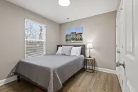 Bourbon Chaser- Horse Park 12min, Ark 30min, Hot Tub, 4 Bedrooms, Walk Downtown - Homestays