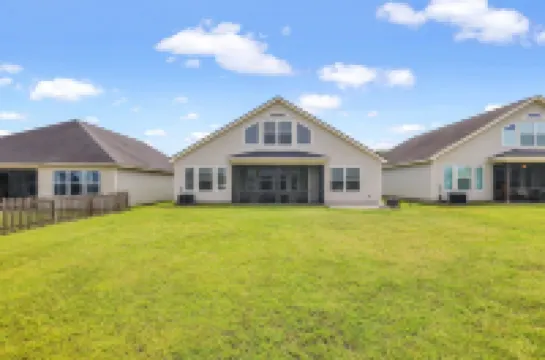 ⭐ Lakeside Family Oasis. 19 minutes to Downtown Savannah! 10 Guest Stay. ⭐