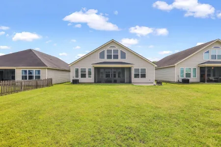 ⭐ Lakeside Family Oasis. 19 minutes to Downtown Savannah! 10 Guest Stay. ⭐