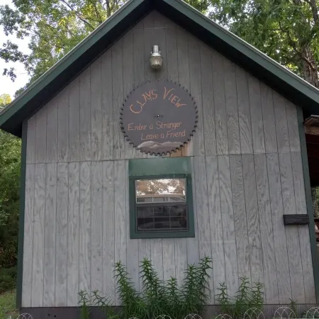 Cozy cabin in the woods. Peaceful and only 15 minutes to Mountain View.