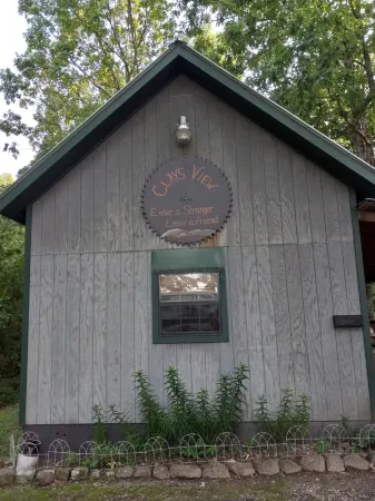 Cozy cabin in the woods. Peaceful and only 15 minutes to Mountain View.