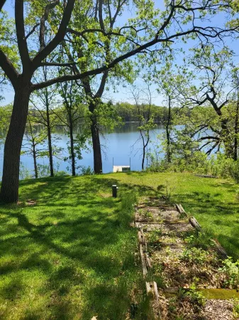 Peaceful home on little Round lake near EAA, Iola car show & the Packer Stadium.