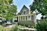 5 bedroom with 5 beds and 2 bathrooms