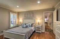 Beautiful 5 Acre Lakefront Private Retreat w/ Boat Dock, Hot Tub, 5 Bdrm/ 5 bath