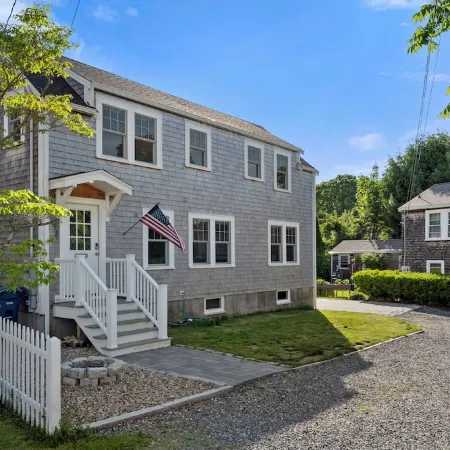 Newly Renovated 2BR Rockport Home w/ parking Steps to Back Beach+Bearskin Neck!