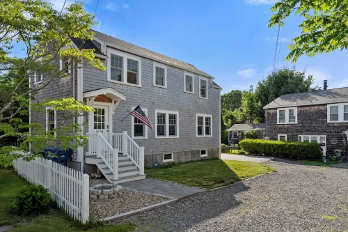 Newly Renovated 2BR Rockport Home w/ parking Steps to Back Beach+Bearskin Neck!