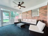 5 Bedroom Expansive Haven with Hot tub, Pool Table, Arcade & Outside Playset