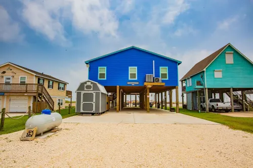 Enjoy Gulf Views on the ICW with Great fishing!