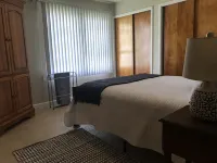 East Torch Lake cottage with beautiful sunsets! Hotels in Forest Home Township