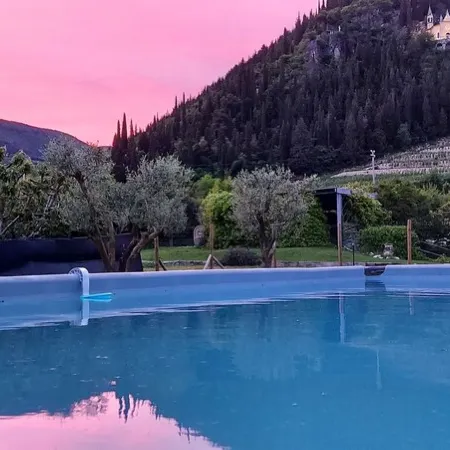 House with pool and private park in Valpolicella